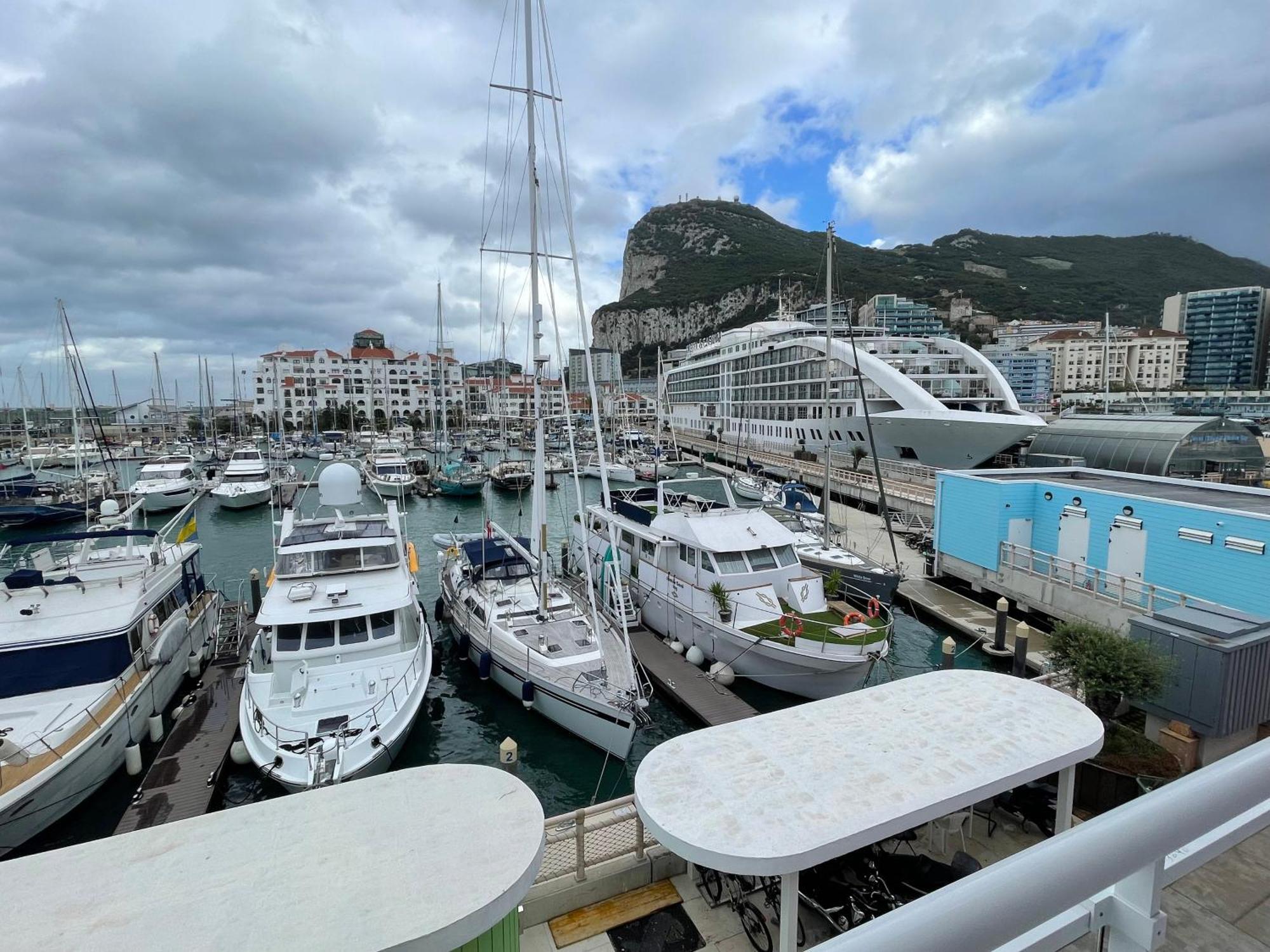 Deluxe Marina View Seafront Gibraltar Stay Bagian luar foto