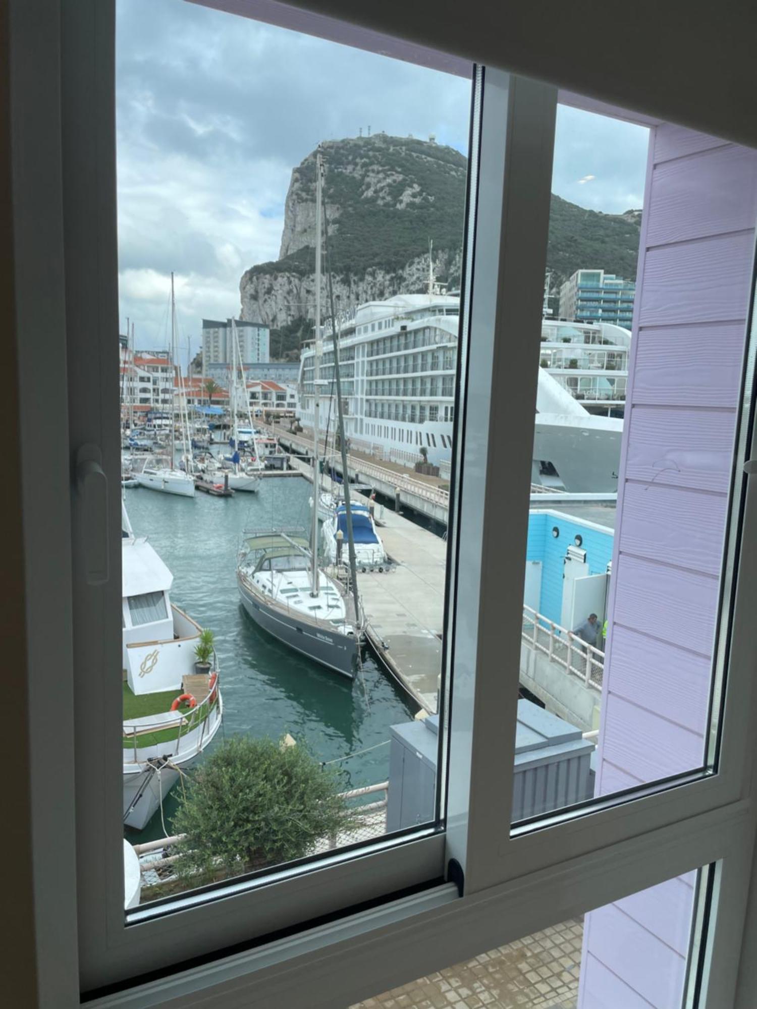 Deluxe Marina View Seafront Gibraltar Stay Bagian luar foto