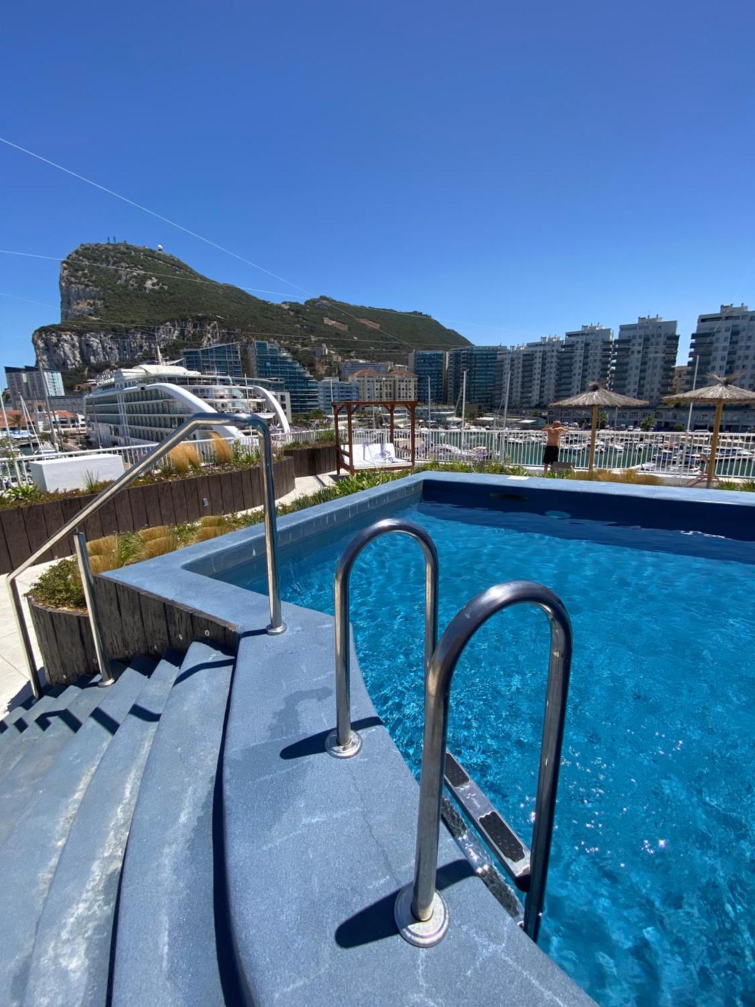Deluxe Marina View Seafront Gibraltar Stay Bagian luar foto